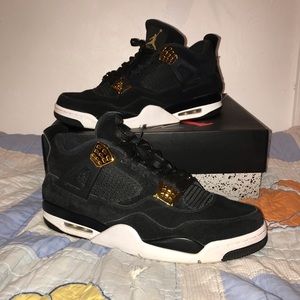 Retro Jordan 4’s royalty